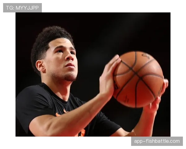 太阳队德文·布克因腹股沟紧张缺席训练，明日对阵国王状态待定